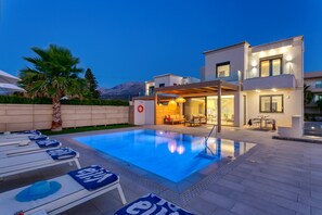 Villa Mariba White image