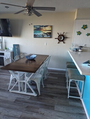 Kitchen has fridge/freezer, oven/stove, microwave, dishwasher, sink w/disposal