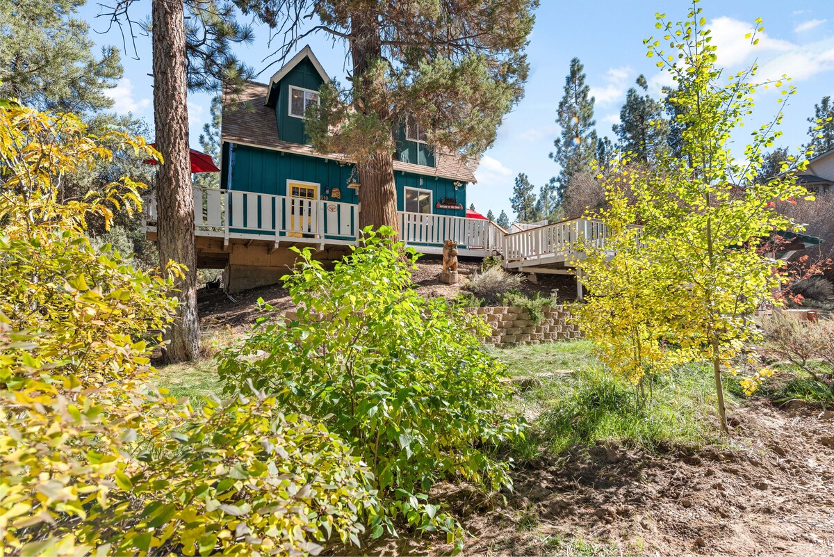 Juniper’s Cottage – Secluded hideaway with Hot Tub!