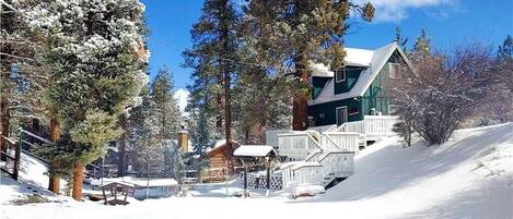 Snow covered Big Bear Cool Cabins, Juniper's Cottage