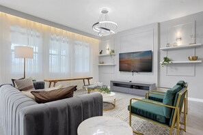 7869 Oak Reflection (2).jpg