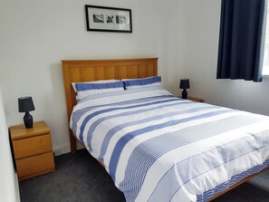 Double bedroom | Little Dover Cottage, Ryde
