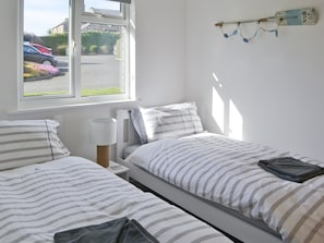 Cosy twin-bedroom | Eider Cottage, Embleton