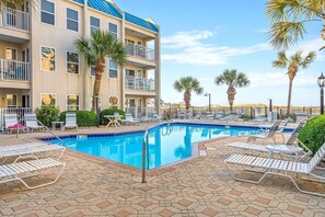 Beautiful crystal blue pool.
***Exterior of building has been remodeled!