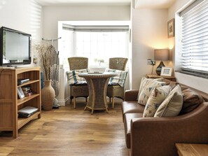 Living room/dining room | Trenpeskador - Quarter Deck Apartments, Porth, near Newquay