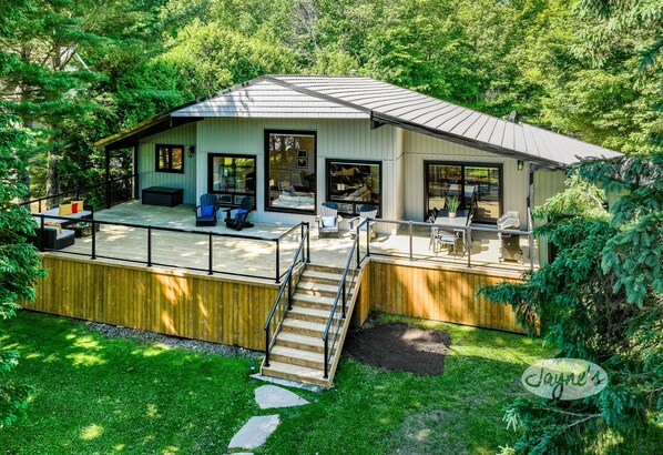 Cottage &amp; Main Deck - Lake Side