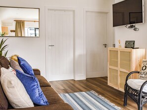 Living area | Farthing, Epsom