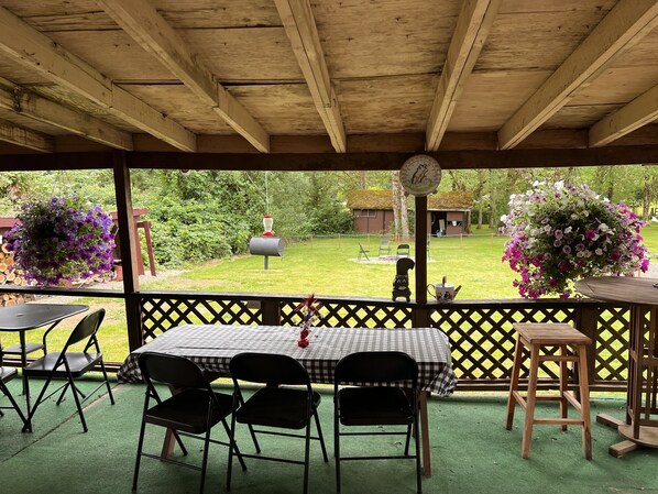 Outdoor dining