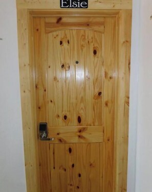 Large King Bedroom Ensuite, great for couples or single person.