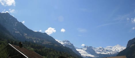 Nuage, L'Eau, Ciel, Propriété, Plante, Piscine, Bâtiment, Fenêtre, Bleu Azur, Bleu