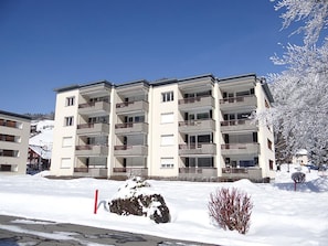 Ciel, Bâtiment, Fenêtre, Neige, Arbre, Plante, Design Urbain, Quartier, Zone Résidentielle, Matériel De La Propriété