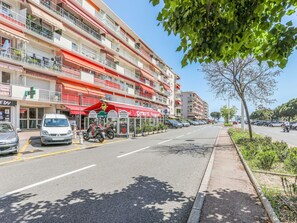 Nuage, L'Eau, Ciel, Propriété, Plante, Piscine, Bâtiment, Fenêtre, Bleu Azur, Bleu