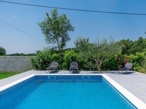 Nuage, L'Eau, Ciel, Propriété, Plante, Piscine, Bâtiment, Fenêtre, Bleu Azur, Bleu