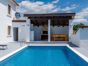 Nuage, L'Eau, Ciel, Propriété, Plante, Piscine, Bâtiment, Fenêtre, Bleu Azur, Bleu