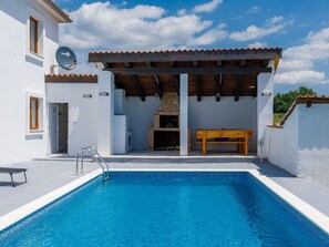 Nuage, L'Eau, Ciel, Propriété, Plante, Piscine, Bâtiment, Fenêtre, Bleu Azur, Bleu