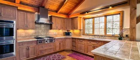 Fully Stocked Kitchen