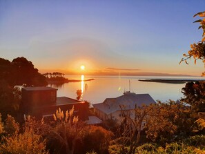 A typically incredible Nelson sunset viewed from the waterfront!