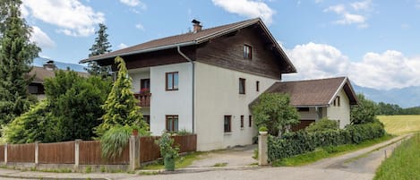 Außenseite Ferienhaus [Sommer]