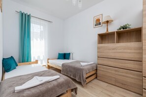 Two comfortable single beds in the bedroom. 