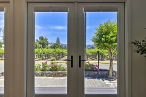 Entrance | Vineyard Views