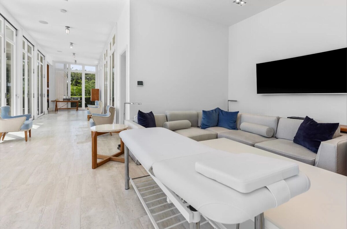 Stunning Southampton Village Modern Home