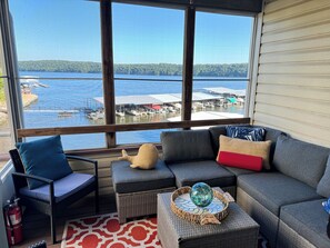 New patio furniture to relax in the screened deck watching the boats go by 💕