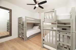 Kids room, 2 bunk beds can accommodate up to 4 kids
