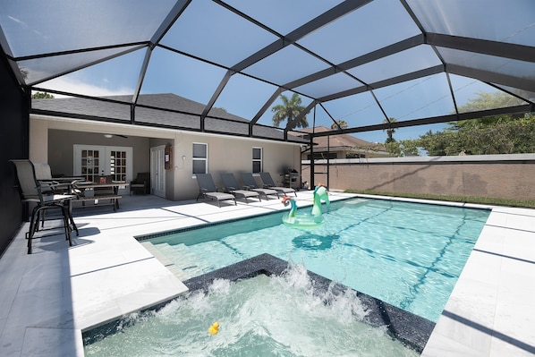 Salt water pool with Spa