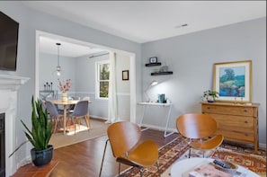 A small work space available with strong Wifi for working away from home