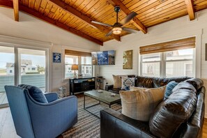 Top-Level Great Room with Covered Deck Access