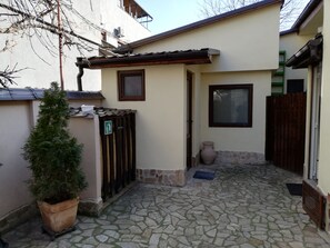 To the room nr. 4