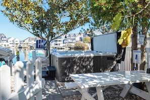 Backyard is ready to go! Jacuzzi, beach, dock, picnic table, outdoor shower