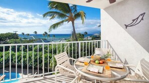 Dine al fresco on the lanai.