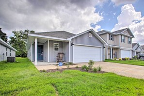 Exterior | Keyless Entry | 1 Doorbell Camera (Facing Out) | Single-Story Home