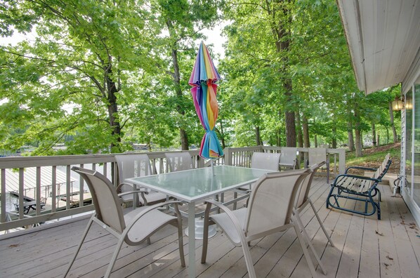 Gravois Mills Vacation Rental | 4BR | 4BA | Stairs Required | 2,800 Sq Ft