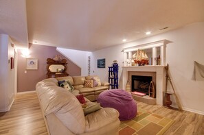 Living Room | Central A/C | Smart TV | Sleeper Sofa
