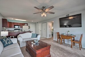 Living Room | Smart TV | Board Games
