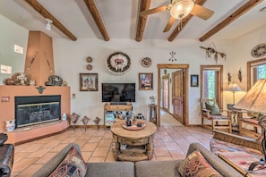 Living Room | Gas Fireplace | Smart TV | Central Heating