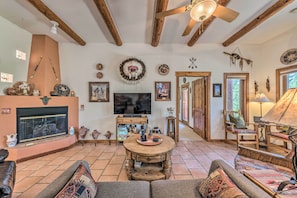 Living Room | Gas Fireplace | Smart TV | Central Heating