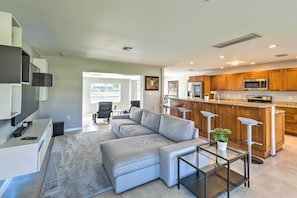 Living Room | Smart TV | Free WiFi