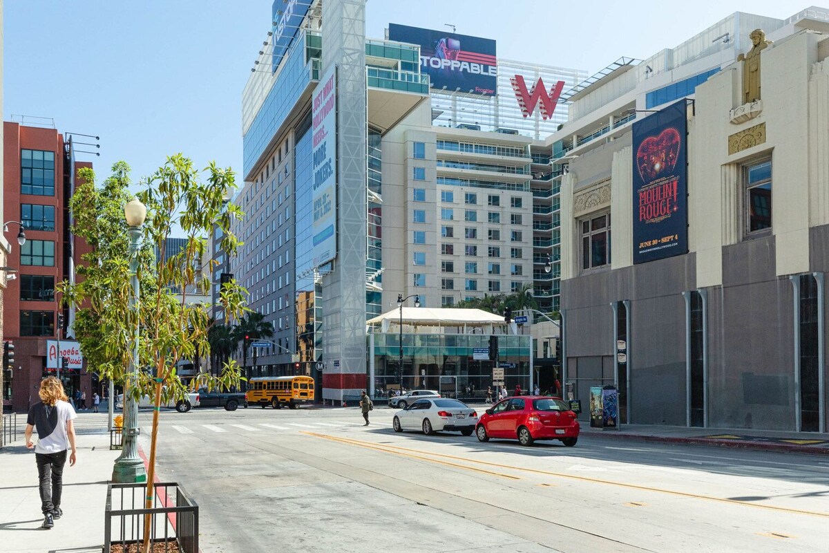 Classic Hollywood 1BR w/ Gym, Pool & BBQ, walk to Metro, by Blueground