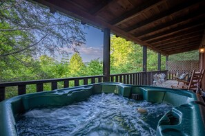 Jacuzzi / Hot Tub