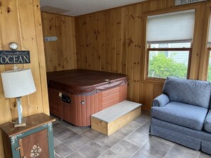 Jacuzzi on front porch