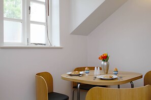 Walton Lane Dining Table