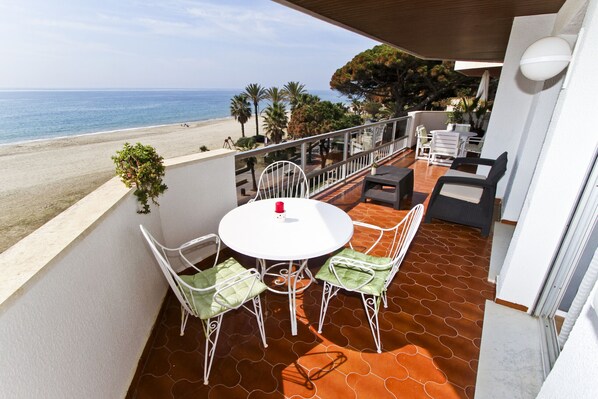 Terrace first line of the sea