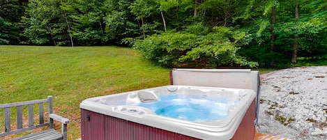 Outdoor spa tub