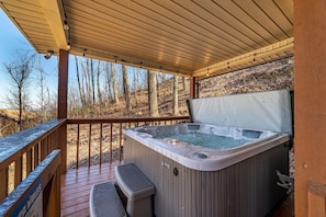 Jacuzzi,Hot Tub,Tub,Porch,Deck