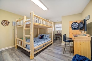 Furniture,Building,Bedroom,Indoors,Room