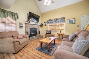 Indoors,Living Room,Room,Furniture,Couch