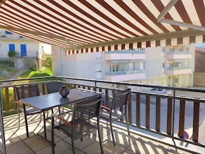 Propriété, Table, Fenêtre, Ombre, Design Intérieur, Architecture, Chaise, Bois, Sol, Immobilier